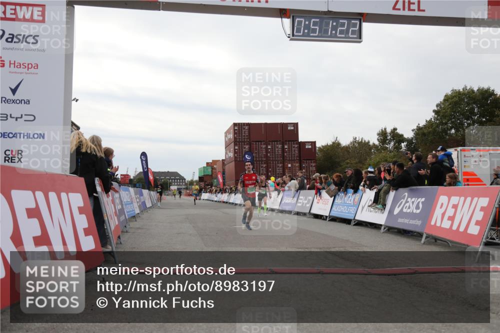 03.10.2025 - Köhlbrandbrückenlauf Yannick Fuchs http://msf.ph/oto/8983197 03.10.2025 15:51:20 Ziel 7050, 7250, 9564 meine-sportfotos.de