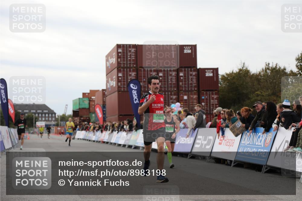 03.10.2025 - Köhlbrandbrückenlauf Yannick Fuchs http://msf.ph/oto/8983198 03.10.2025 15:51:21 Ziel 7050, 7250, 8861, 9564 meine-sportfotos.de