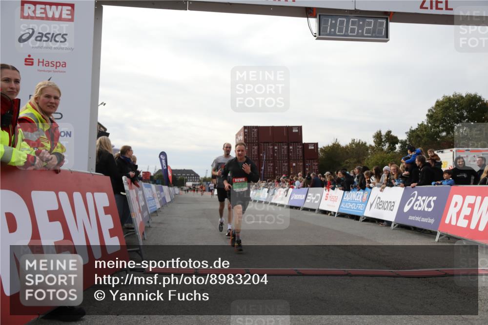 03.10.2025 - Köhlbrandbrückenlauf Yannick Fuchs http://msf.ph/oto/8983204 03.10.2025 16:06:25 Ziel 7576, 8802, 8803, 8804, 8805, 8991, 9572 meine-sportfotos.de