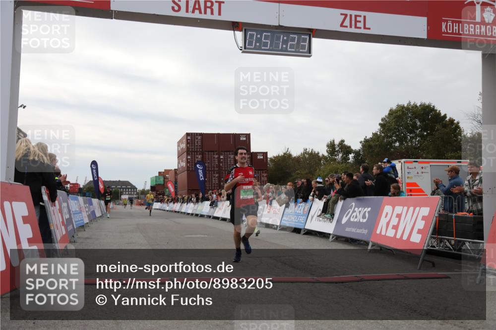 03.10.2025 - Köhlbrandbrückenlauf Yannick Fuchs http://msf.ph/oto/8983205 03.10.2025 15:51:22 Ziel 7050, 7250, 8861, 9564 meine-sportfotos.de