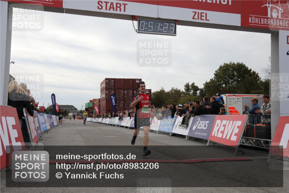 03.10.2025 - Köhlbrandbrückenlauf Yannick Fuchs http://msf.ph/oto/8983206 03.10.2025 15:51:22 Ziel 7050, 7250, 8861, 9564 meine-sportfotos.de
