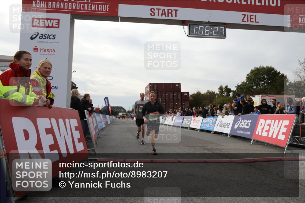 03.10.2025 - Köhlbrandbrückenlauf Yannick Fuchs http://msf.ph/oto/8983207 03.10.2025 16:06:25 Ziel 7576, 8802, 8803, 8804, 8805, 8991, 9572 meine-sportfotos.de