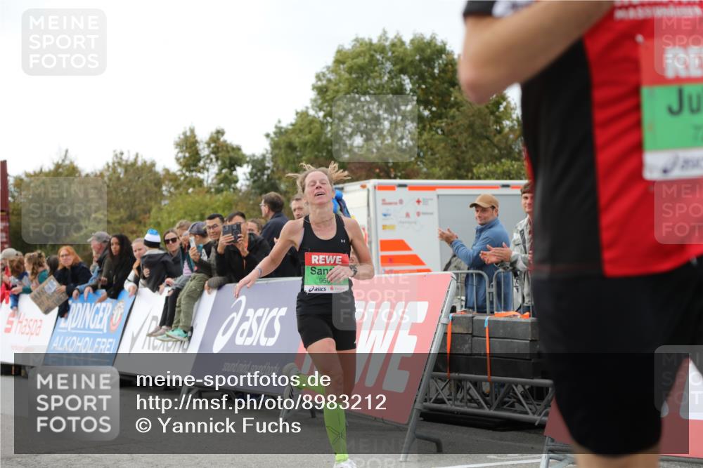 03.10.2025 - Köhlbrandbrückenlauf Yannick Fuchs http://msf.ph/oto/8983212 03.10.2025 15:51:23 Ziel 7050, 7250, 8861, 9564 meine-sportfotos.de