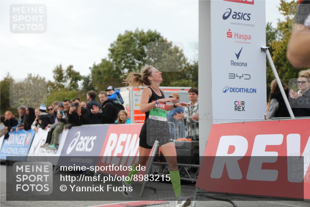 03.10.2025 - Köhlbrandbrückenlauf Yannick Fuchs http://msf.ph/oto/8983215 03.10.2025 15:51:23 Ziel 7050, 7250, 8861, 9564 meine-sportfotos.de