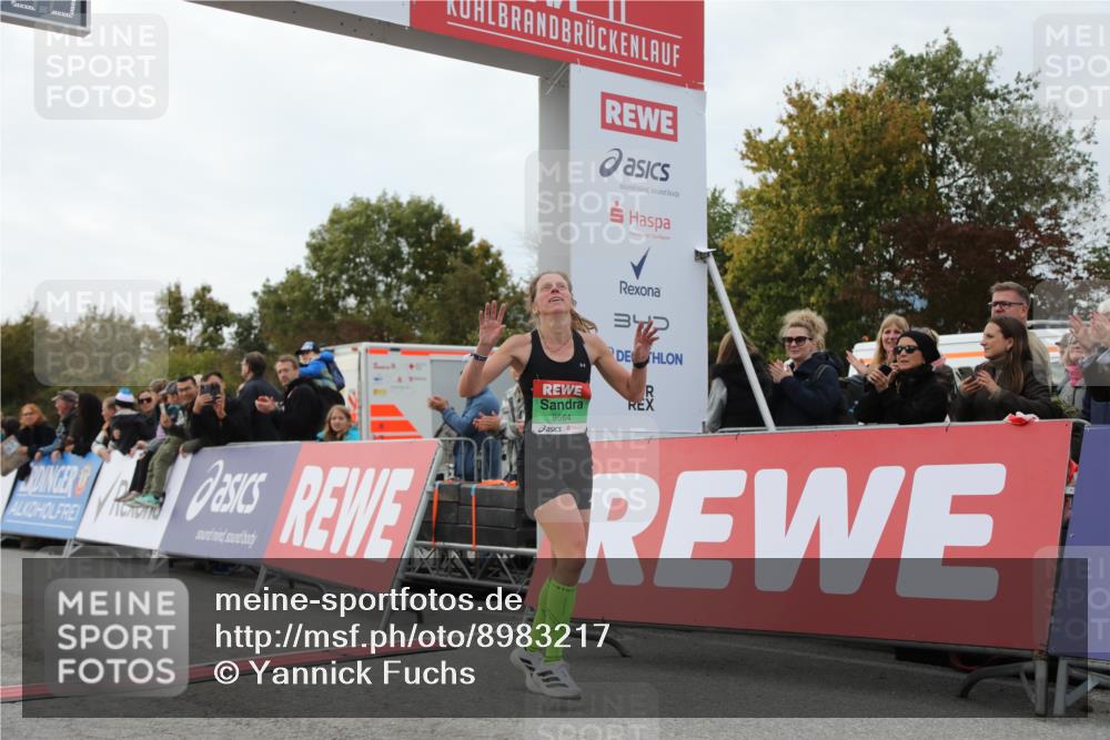 03.10.2025 - Köhlbrandbrückenlauf Yannick Fuchs http://msf.ph/oto/8983217 03.10.2025 15:51:24 Ziel 7050, 7250, 8861, 9564 meine-sportfotos.de