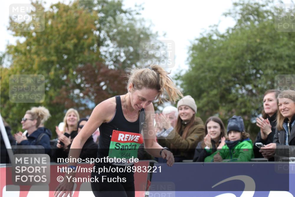 03.10.2025 - Köhlbrandbrückenlauf Yannick Fuchs http://msf.ph/oto/8983221 03.10.2025 15:51:25 Ziel 7050, 7250, 8861, 9564 meine-sportfotos.de