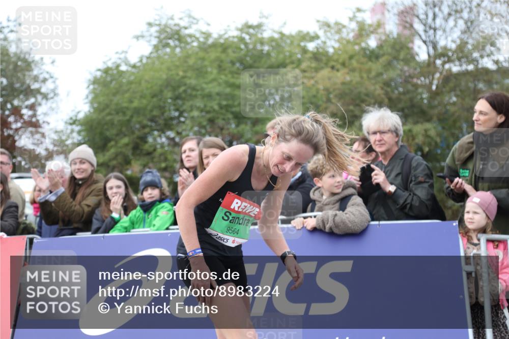 03.10.2025 - Köhlbrandbrückenlauf Yannick Fuchs http://msf.ph/oto/8983224 03.10.2025 15:51:25 Ziel 7050, 7250, 8861, 9564 meine-sportfotos.de