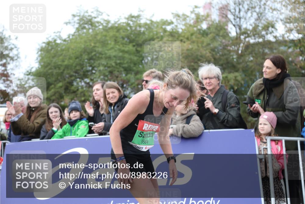 03.10.2025 - Köhlbrandbrückenlauf Yannick Fuchs http://msf.ph/oto/8983226 03.10.2025 15:51:26 Ziel 7050, 8861, 9564 meine-sportfotos.de