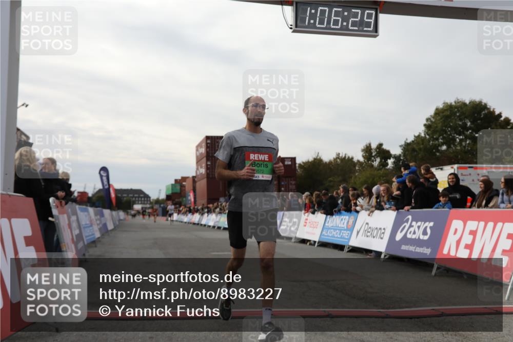 03.10.2025 - Köhlbrandbrückenlauf Yannick Fuchs http://msf.ph/oto/8983227 03.10.2025 16:06:27 Ziel 7576, 9572 meine-sportfotos.de