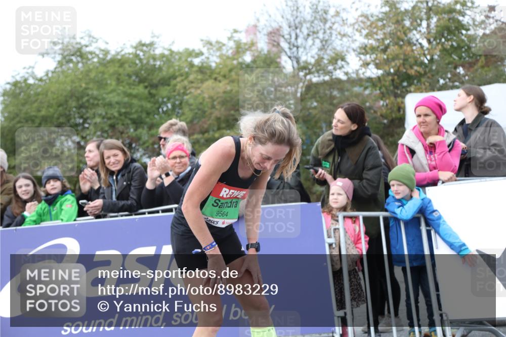 03.10.2025 - Köhlbrandbrückenlauf Yannick Fuchs http://msf.ph/oto/8983229 03.10.2025 15:51:26 Ziel 7050, 8861, 9564 meine-sportfotos.de