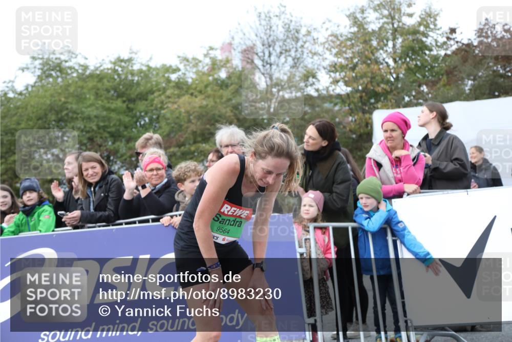 03.10.2025 - Köhlbrandbrückenlauf Yannick Fuchs http://msf.ph/oto/8983230 03.10.2025 15:51:26 Ziel 7050, 8861, 9564 meine-sportfotos.de