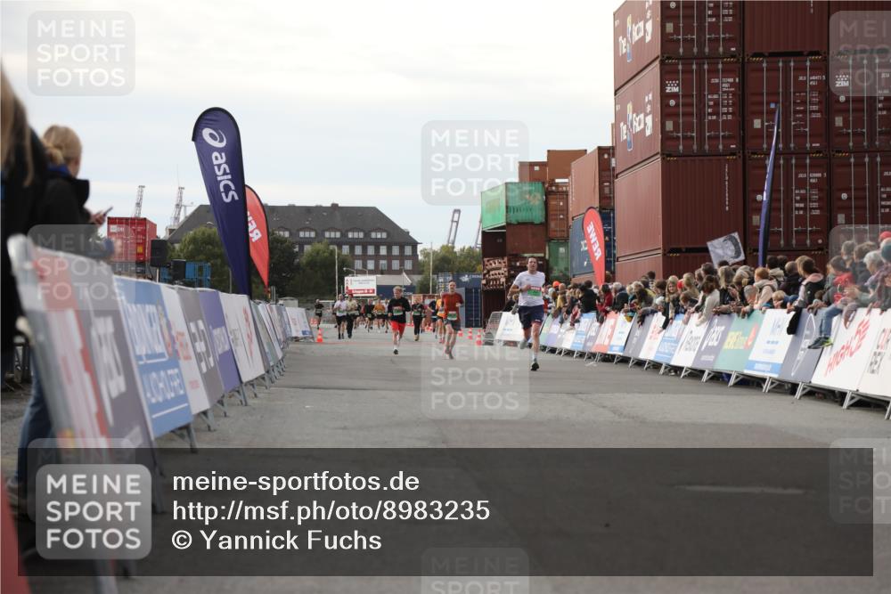 03.10.2025 - Köhlbrandbrückenlauf Yannick Fuchs http://msf.ph/oto/8983235 03.10.2025 16:06:29 Ziel 7576, 9572 meine-sportfotos.de