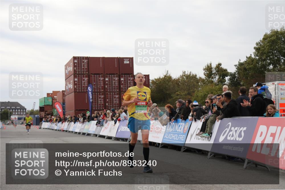 03.10.2025 - Köhlbrandbrückenlauf Yannick Fuchs http://msf.ph/oto/8983240 03.10.2025 15:51:29 Ziel 7050, 7210, 8861 meine-sportfotos.de