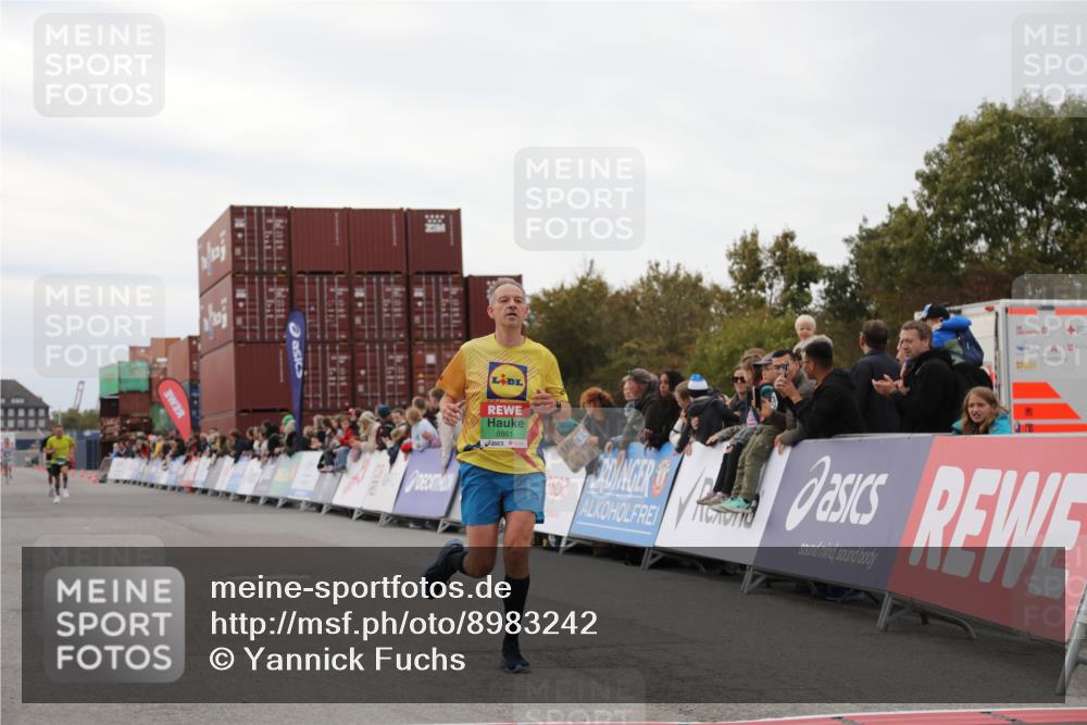 03.10.2025 - Köhlbrandbrückenlauf Yannick Fuchs http://msf.ph/oto/8983242 03.10.2025 15:51:29 Ziel 7050, 7210, 8861 meine-sportfotos.de