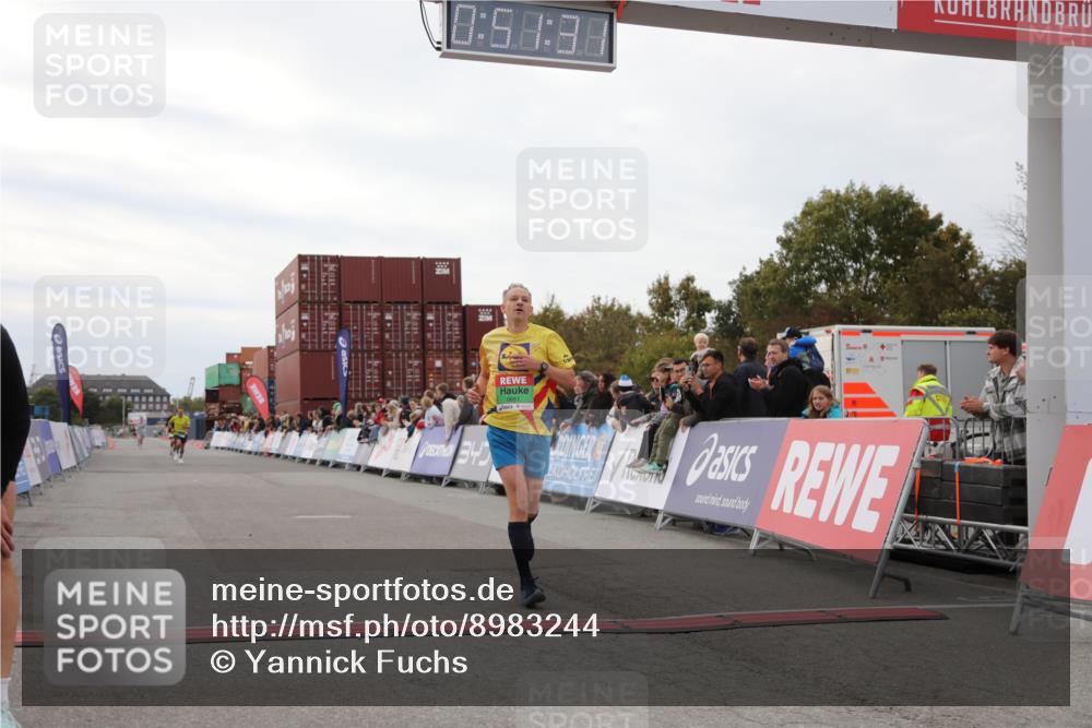 03.10.2025 - Köhlbrandbrückenlauf Yannick Fuchs http://msf.ph/oto/8983244 03.10.2025 15:51:29 Ziel 7050, 7210, 8861 meine-sportfotos.de