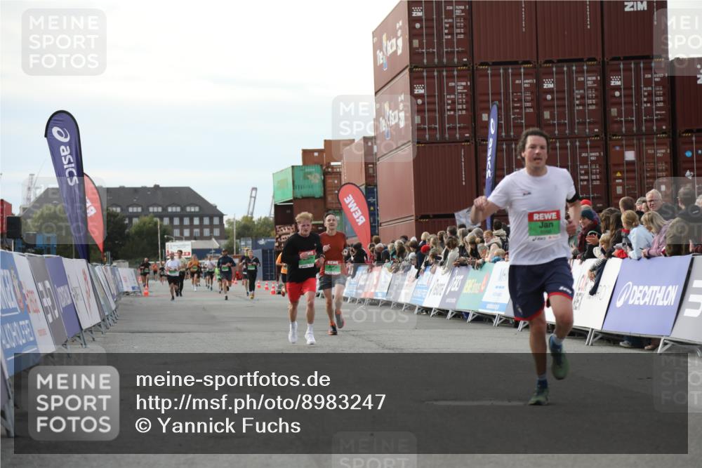 03.10.2025 - Köhlbrandbrückenlauf Yannick Fuchs http://msf.ph/oto/8983247 03.10.2025 16:06:36 Ziel 7623, 8860, 8880 meine-sportfotos.de