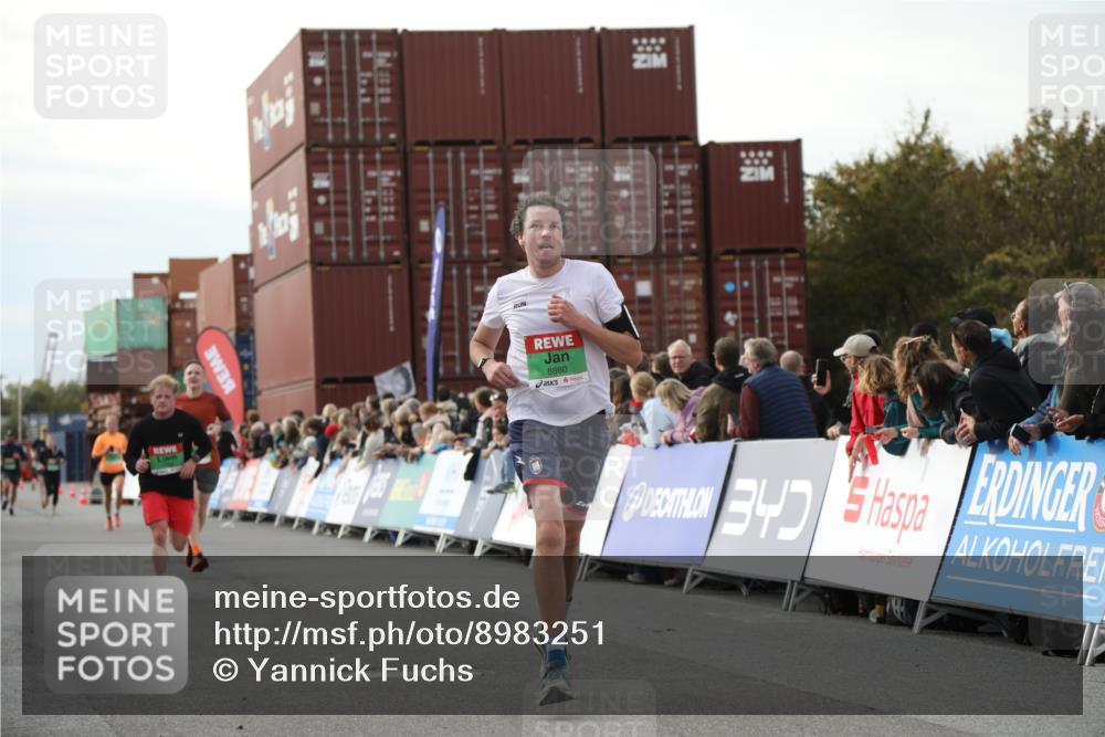 03.10.2025 - Köhlbrandbrückenlauf Yannick Fuchs http://msf.ph/oto/8983251 03.10.2025 16:06:37 Ziel 7623, 8860, 8880, 8965 meine-sportfotos.de