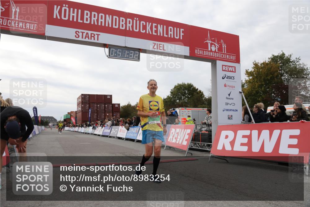 03.10.2025 - Köhlbrandbrückenlauf Yannick Fuchs http://msf.ph/oto/8983254 03.10.2025 15:51:30 Ziel 7050, 7118, 7210, 8861 meine-sportfotos.de