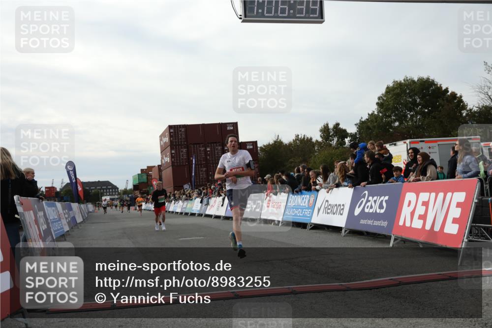 03.10.2025 - Köhlbrandbrückenlauf Yannick Fuchs http://msf.ph/oto/8983255 03.10.2025 16:06:37 Ziel 7623, 8860, 8880, 8965 meine-sportfotos.de