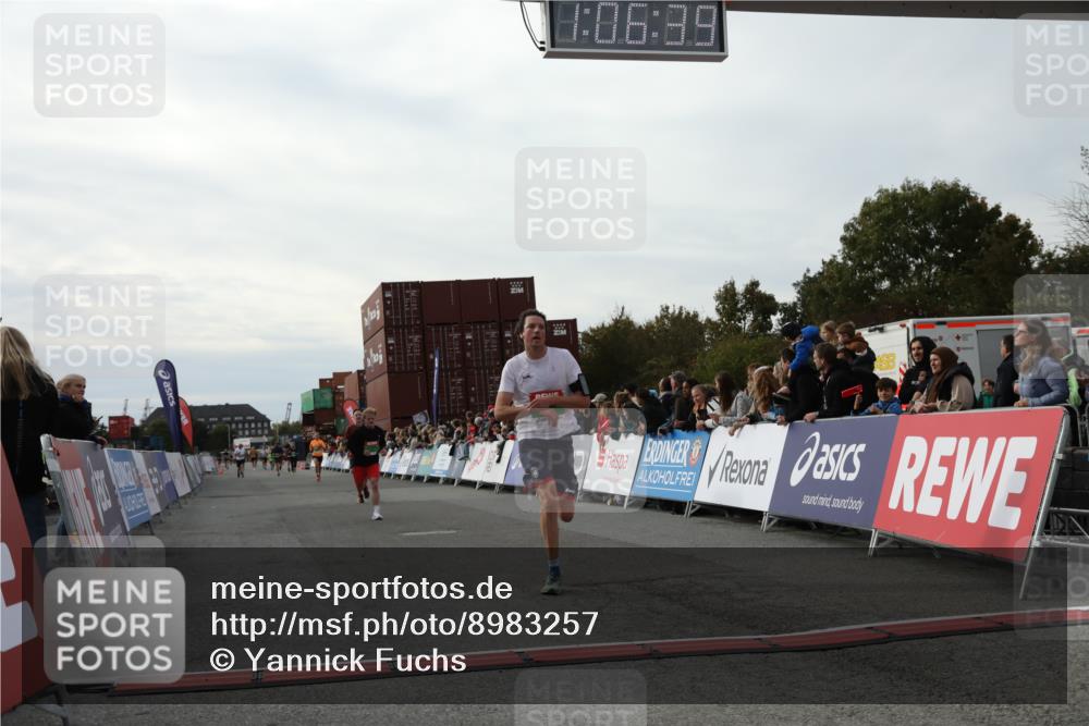 03.10.2025 - Köhlbrandbrückenlauf Yannick Fuchs http://msf.ph/oto/8983257 03.10.2025 16:06:38 Ziel 7623, 8860, 8880, 8965 meine-sportfotos.de