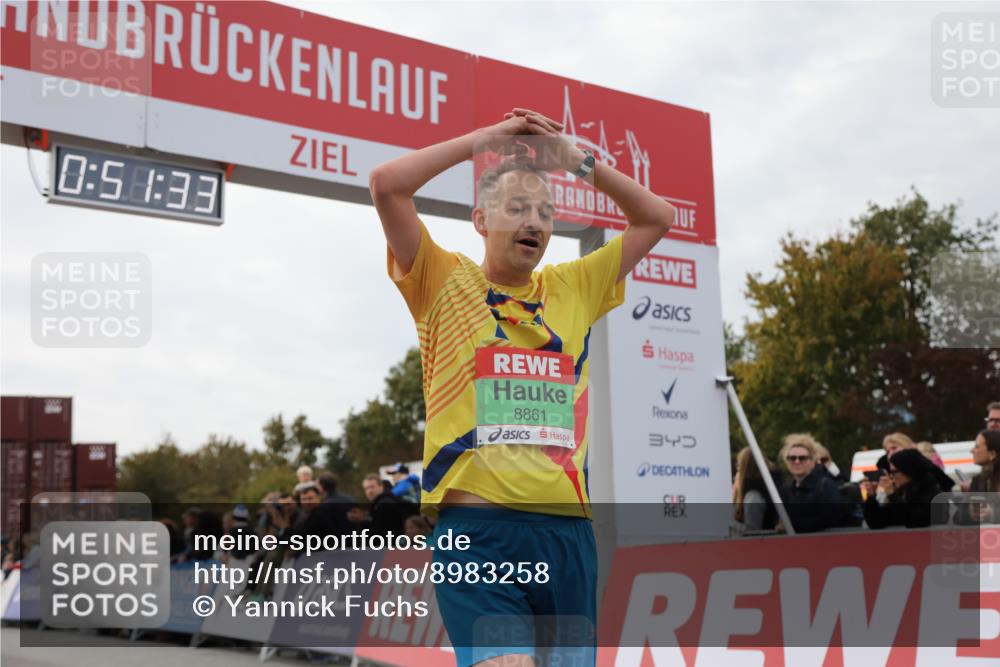 03.10.2025 - Köhlbrandbrückenlauf Yannick Fuchs http://msf.ph/oto/8983258 03.10.2025 15:51:32 Ziel 7118, 7210, 8861 meine-sportfotos.de