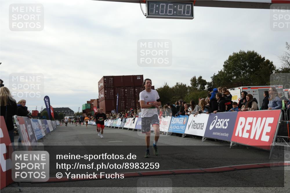 03.10.2025 - Köhlbrandbrückenlauf Yannick Fuchs http://msf.ph/oto/8983259 03.10.2025 16:06:38 Ziel 7623, 8860, 8880, 8965 meine-sportfotos.de