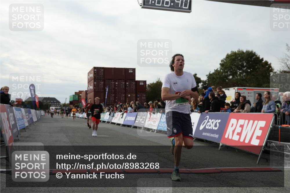 03.10.2025 - Köhlbrandbrückenlauf Yannick Fuchs http://msf.ph/oto/8983268 03.10.2025 16:06:38 Ziel 7623, 8860, 8880, 8965 meine-sportfotos.de