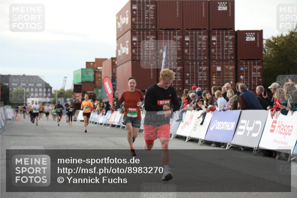 03.10.2025 - Köhlbrandbrückenlauf Yannick Fuchs http://msf.ph/oto/8983270 03.10.2025 16:06:39 Ziel 7623, 8860, 8880, 8965 meine-sportfotos.de