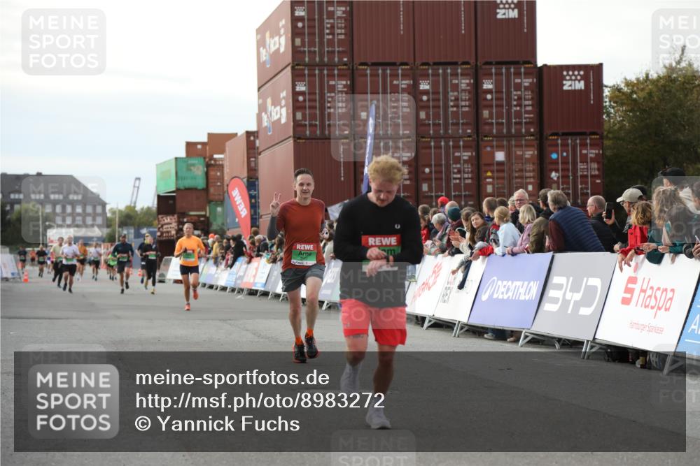 03.10.2025 - Köhlbrandbrückenlauf Yannick Fuchs http://msf.ph/oto/8983272 03.10.2025 16:06:39 Ziel 7623, 8860, 8880, 8965 meine-sportfotos.de
