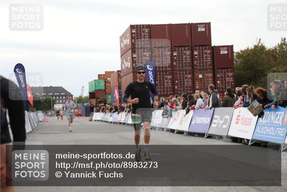 03.10.2025 - Köhlbrandbrückenlauf Yannick Fuchs http://msf.ph/oto/8983273 03.10.2025 15:51:37 Ziel 7118, 7210, 9663 meine-sportfotos.de