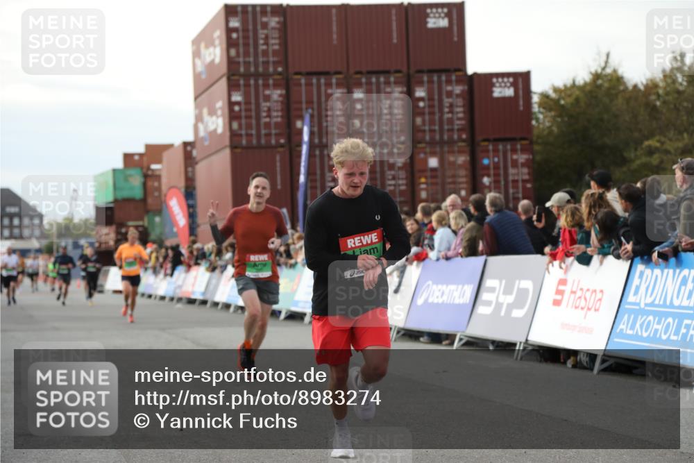 03.10.2025 - Köhlbrandbrückenlauf Yannick Fuchs http://msf.ph/oto/8983274 03.10.2025 16:06:39 Ziel 7623, 8860, 8880, 8965 meine-sportfotos.de
