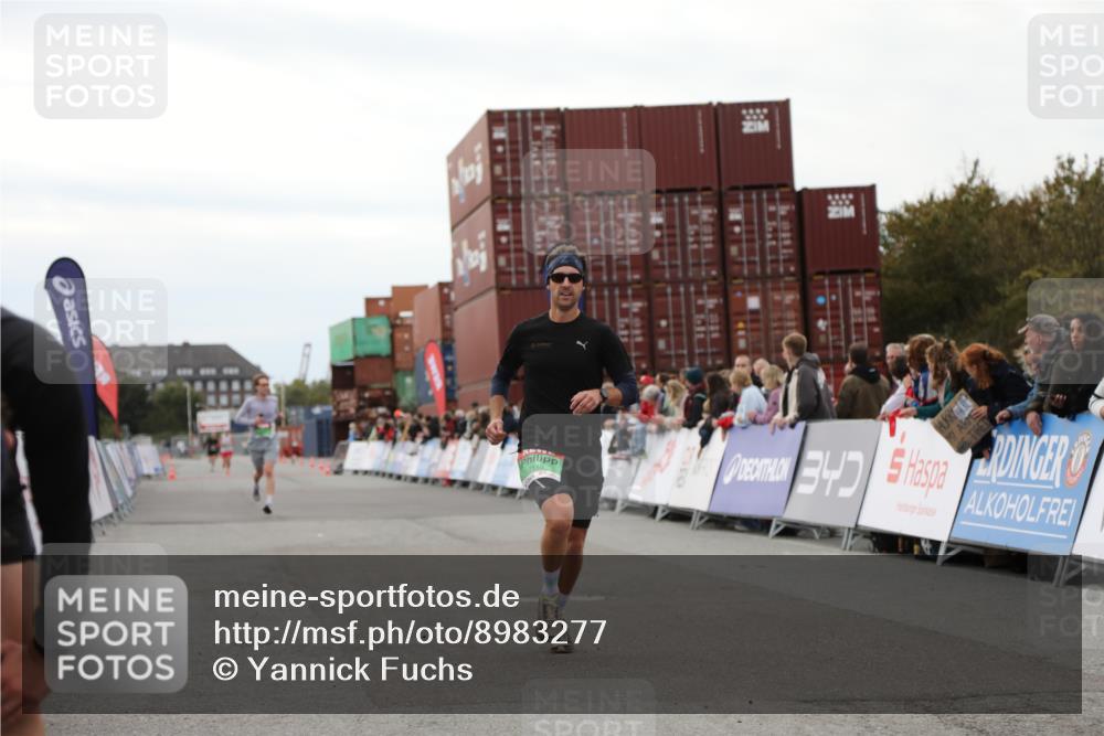 03.10.2025 - Köhlbrandbrückenlauf Yannick Fuchs http://msf.ph/oto/8983277 03.10.2025 15:51:38 Ziel 7118, 7210, 9663 meine-sportfotos.de