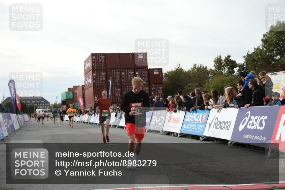 03.10.2025 - Köhlbrandbrückenlauf Yannick Fuchs http://msf.ph/oto/8983279 03.10.2025 16:06:40 Ziel 7623, 8860, 8880, 8965 meine-sportfotos.de