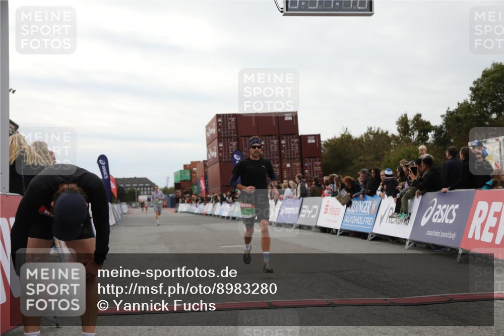 03.10.2025 - Köhlbrandbrückenlauf Yannick Fuchs http://msf.ph/oto/8983280 03.10.2025 15:51:38 Ziel 7118, 7210, 9663 meine-sportfotos.de