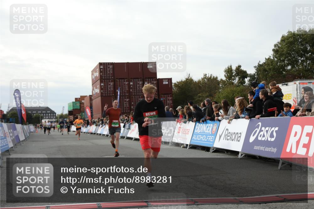 03.10.2025 - Köhlbrandbrückenlauf Yannick Fuchs http://msf.ph/oto/8983281 03.10.2025 16:06:40 Ziel 7623, 8860, 8880, 8965 meine-sportfotos.de