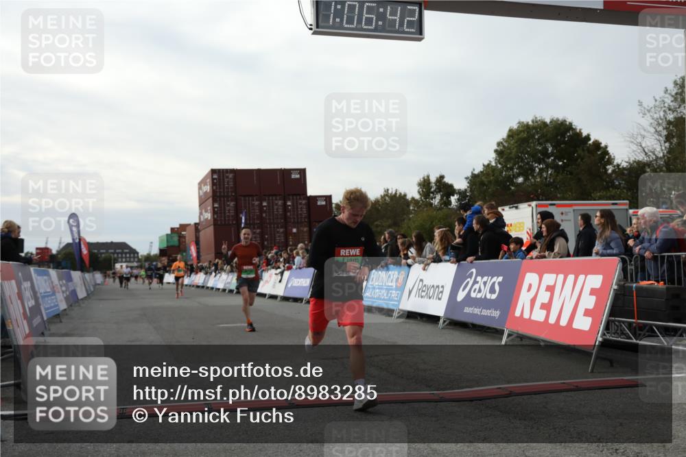 03.10.2025 - Köhlbrandbrückenlauf Yannick Fuchs http://msf.ph/oto/8983285 03.10.2025 16:06:40 Ziel 7623, 8860, 8880, 8965 meine-sportfotos.de