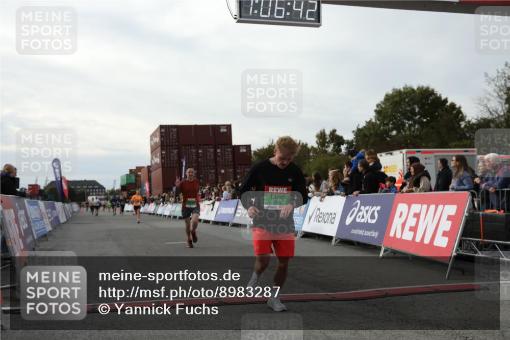 03.10.2025 - Köhlbrandbrückenlauf Yannick Fuchs http://msf.ph/oto/8983287 03.10.2025 16:06:41 Ziel 7623, 8860, 8880, 8965 meine-sportfotos.de