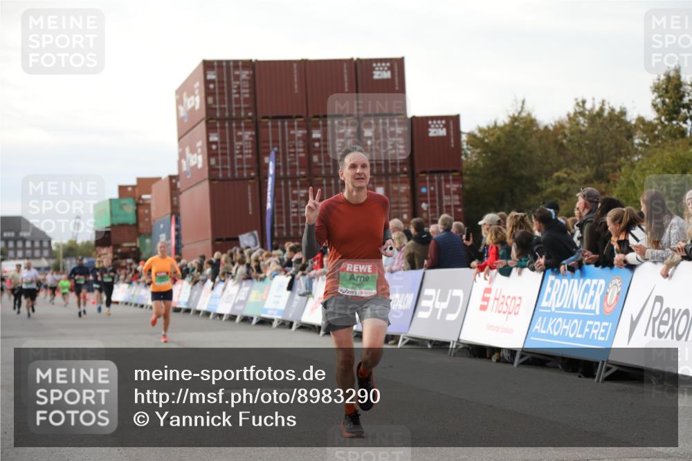 03.10.2025 - Köhlbrandbrückenlauf Yannick Fuchs http://msf.ph/oto/8983290 03.10.2025 16:06:41 Ziel 7623, 8860, 8880, 8965 meine-sportfotos.de