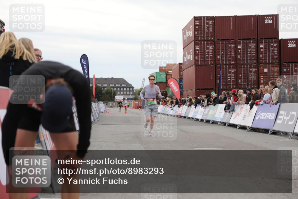 03.10.2025 - Köhlbrandbrückenlauf Yannick Fuchs http://msf.ph/oto/8983293 03.10.2025 15:51:41 Ziel 7118, 9663 meine-sportfotos.de