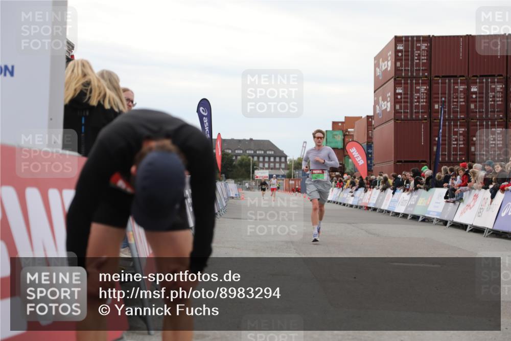 03.10.2025 - Köhlbrandbrückenlauf Yannick Fuchs http://msf.ph/oto/8983294 03.10.2025 15:51:41 Ziel 7118, 9663 meine-sportfotos.de