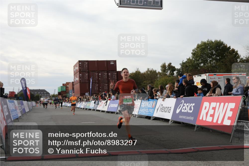 03.10.2025 - Köhlbrandbrückenlauf Yannick Fuchs http://msf.ph/oto/8983297 03.10.2025 16:06:42 Ziel 7623, 8848, 8860, 8880, 8965 meine-sportfotos.de