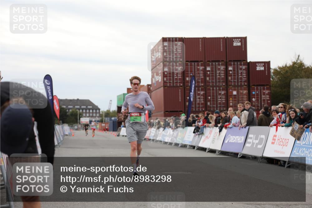 03.10.2025 - Köhlbrandbrückenlauf Yannick Fuchs http://msf.ph/oto/8983298 03.10.2025 15:51:42 Ziel 7118, 9663 meine-sportfotos.de