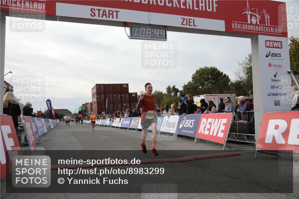 03.10.2025 - Köhlbrandbrückenlauf Yannick Fuchs http://msf.ph/oto/8983299 03.10.2025 16:06:42 Ziel 7623, 8848, 8860, 8880, 8965 meine-sportfotos.de