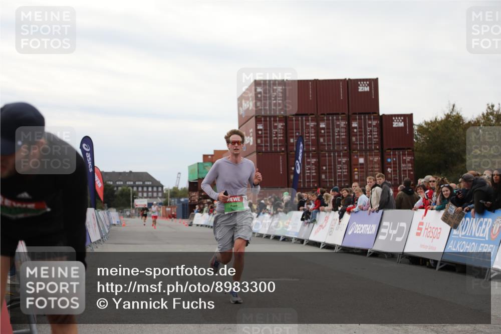 03.10.2025 - Köhlbrandbrückenlauf Yannick Fuchs http://msf.ph/oto/8983300 03.10.2025 15:51:43 Ziel 9663 meine-sportfotos.de