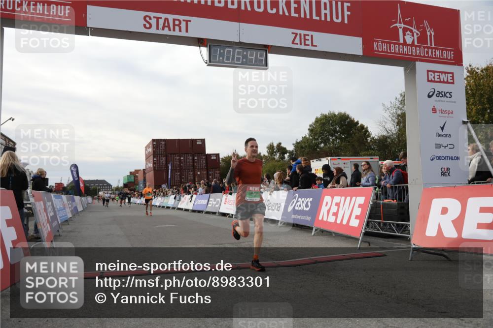 03.10.2025 - Köhlbrandbrückenlauf Yannick Fuchs http://msf.ph/oto/8983301 03.10.2025 16:06:42 Ziel 7623, 8848, 8860, 8880, 8965 meine-sportfotos.de
