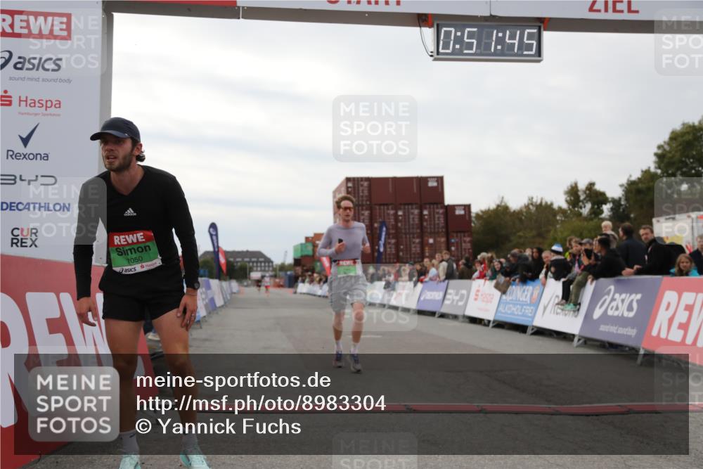 03.10.2025 - Köhlbrandbrückenlauf Yannick Fuchs http://msf.ph/oto/8983304 03.10.2025 15:51:43 Ziel 9663 meine-sportfotos.de