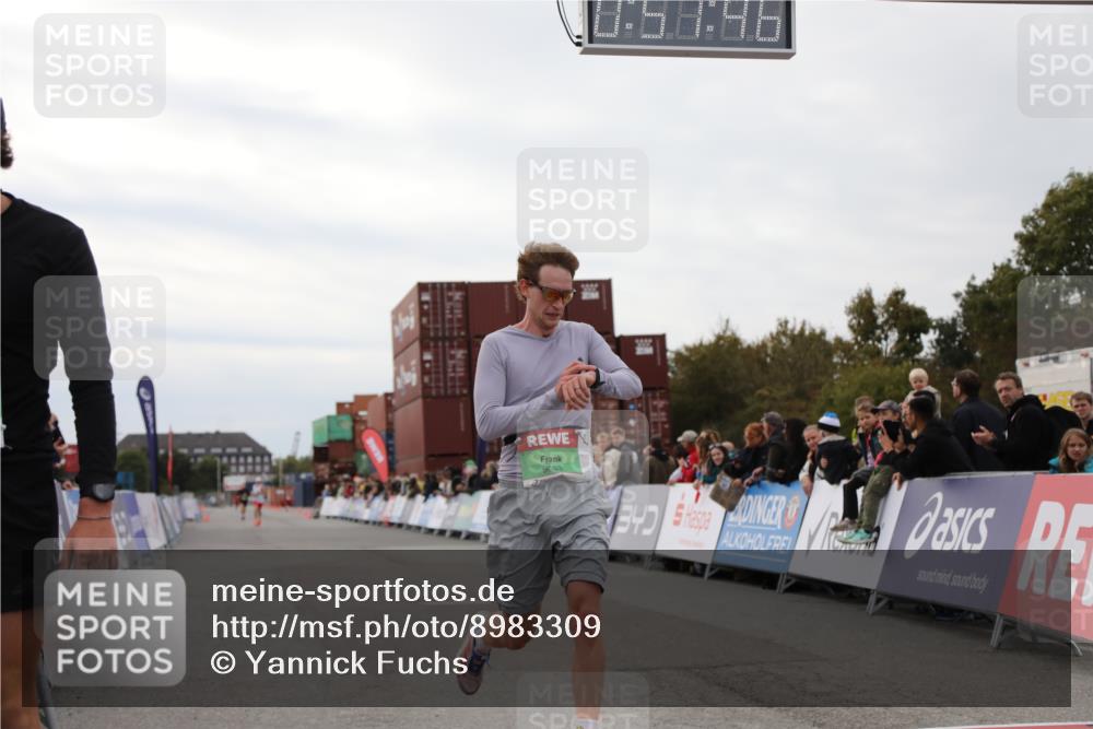 03.10.2025 - Köhlbrandbrückenlauf Yannick Fuchs http://msf.ph/oto/8983309 03.10.2025 15:51:44 Ziel 9663 meine-sportfotos.de