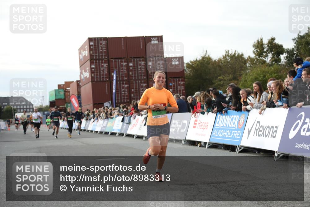 03.10.2025 - Köhlbrandbrückenlauf Yannick Fuchs http://msf.ph/oto/8983313 03.10.2025 16:06:45 Ziel 8848, 8880, 8965, 9128, 9353, 9354 meine-sportfotos.de