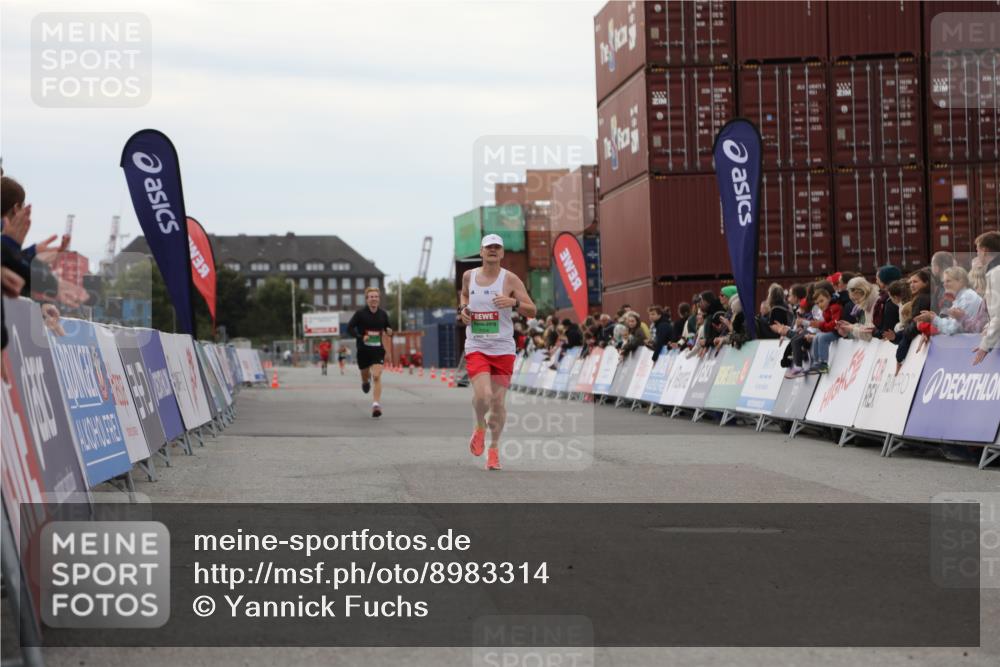 03.10.2025 - Köhlbrandbrückenlauf Yannick Fuchs http://msf.ph/oto/8983314 03.10.2025 15:51:52 Ziel 7054, 7520 meine-sportfotos.de