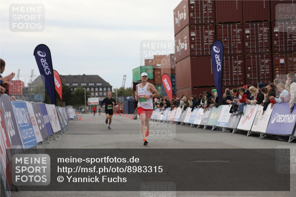 03.10.2025 - Köhlbrandbrückenlauf Yannick Fuchs http://msf.ph/oto/8983315 03.10.2025 15:51:52 Ziel 7054, 7520 meine-sportfotos.de